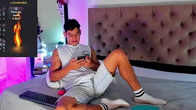 Snapshot of blorelopez chatting on 9, 1, 2026 blorelopez online show from 9, 1, 2026