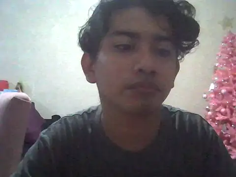 Snapshot of chikis_18 chatting on 21, 12, 2025 chikis 18 online show from 21, 12, 2025