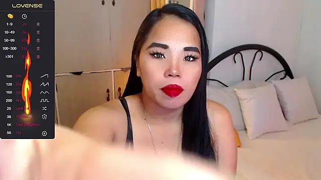 SquirtyLillyx online show from 24, 11, 2025