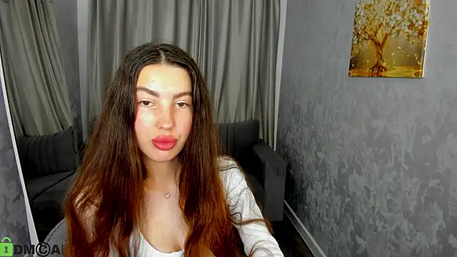 Snapshot of LiraRevery chatting on 4, 12, 2025 LiraRevery online show from 4, 12, 2025