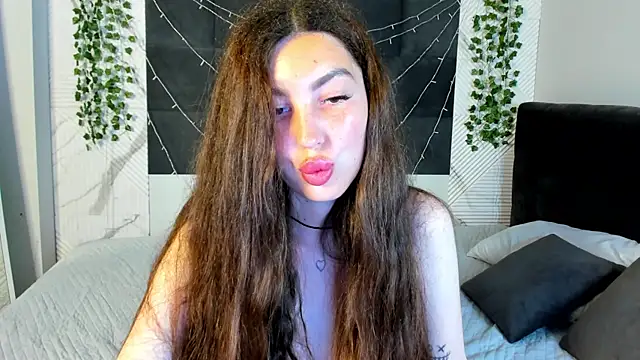 Snapshot of LiraRevery chatting on 12, 6, 2026 LiraRevery online show from 12, 6, 2026