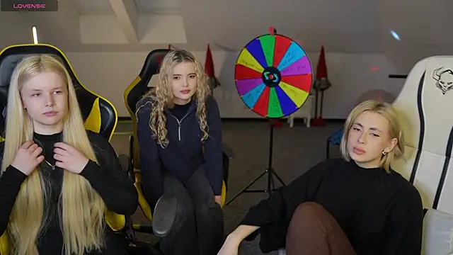 Kara cat online show from 5, 12, 2025