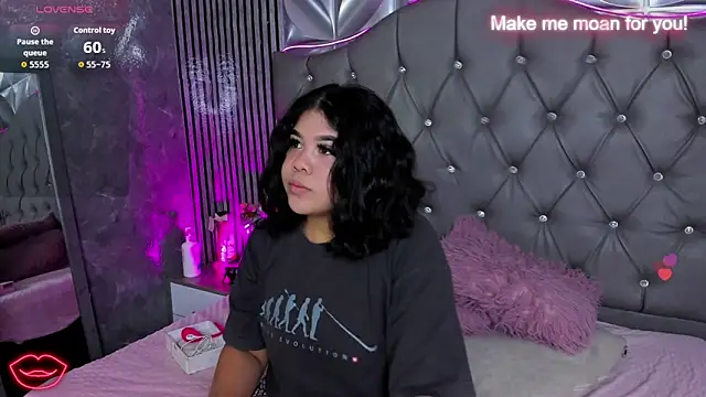 Amanda Mooree online show from 17, 5, 2026