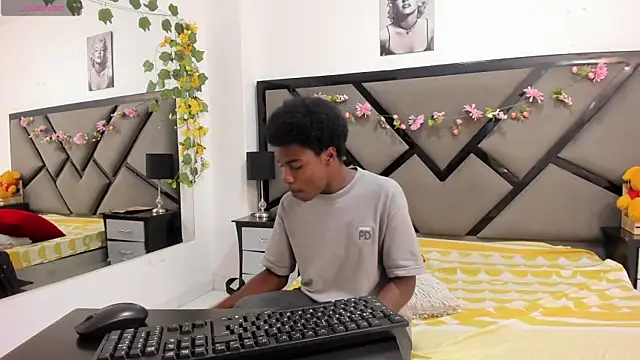 NoahJhonson69 online show from 17, 6, 2026
