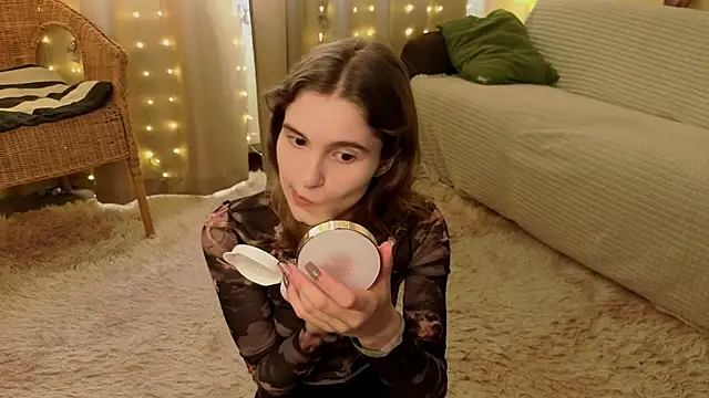 Snapshot of RozanneJordan chatting on 10, 6, 2026 RozanneJordan online show from 10, 6, 2026