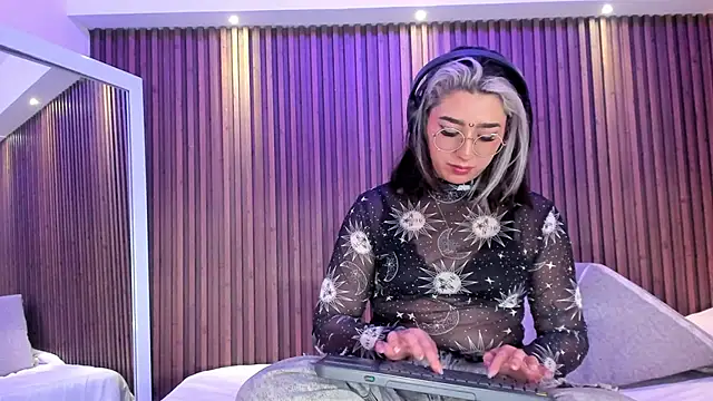 GabyRose9 online show from 13, 5, 2026