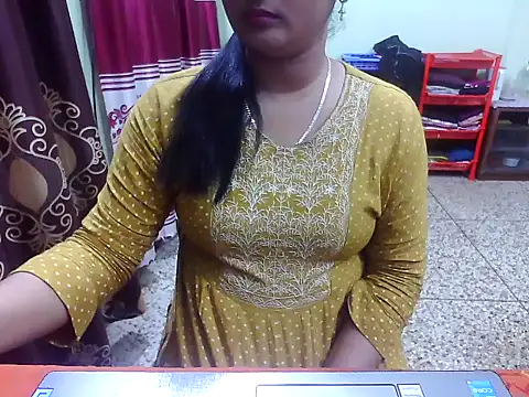 Snapshot of TwinRose2000 chatting on 14, 12, 2025 TwinRose2000 online show from 14, 12, 2025