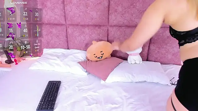 Snapshot of NathalieRoss1 chatting on 10, 4, 2026 NathalieRoss1 online show from 10, 4, 2026