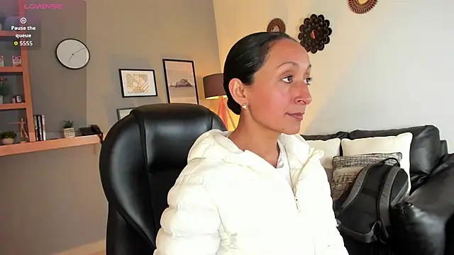 Violet Kumar online show from 4, 12, 2025