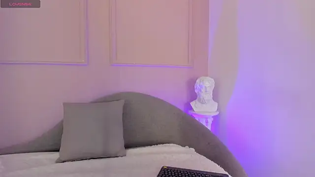 Snapshot of cleo_johnson chatting on 23, 11, 2025 cleo johnson online show from 23, 11, 2025