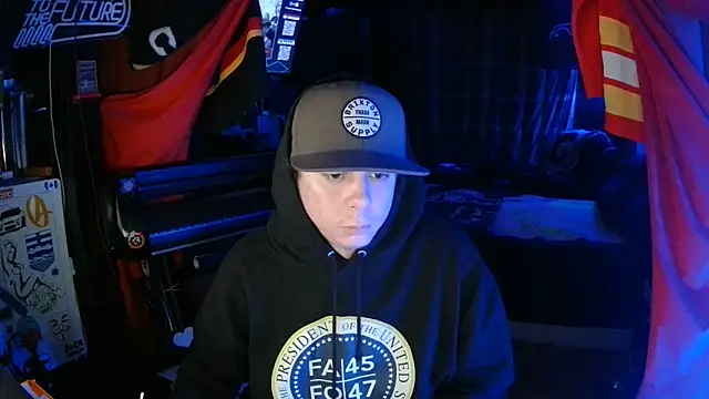 Snapshot of Bowerboi chatting on 19, 11, 2025 Bowerboi online show from 19, 11, 2025