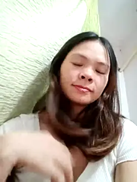 quynhquynh  online show from 27, 11, 2025