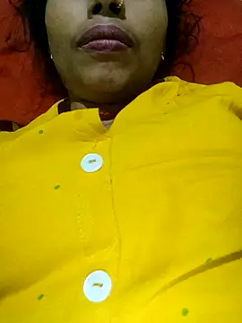 Snapshot of Hott_myraa chatting on 5, 12, 2025 Hott myraa online show from 5, 12, 2025