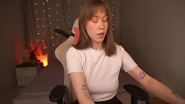 AnnetteLane online show from 23, 12, 2025