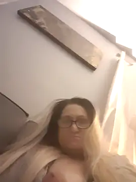 Snapshot of ccrider69_ chatting on 19, 11, 2025 ccrider69 online show from 19, 11, 2025