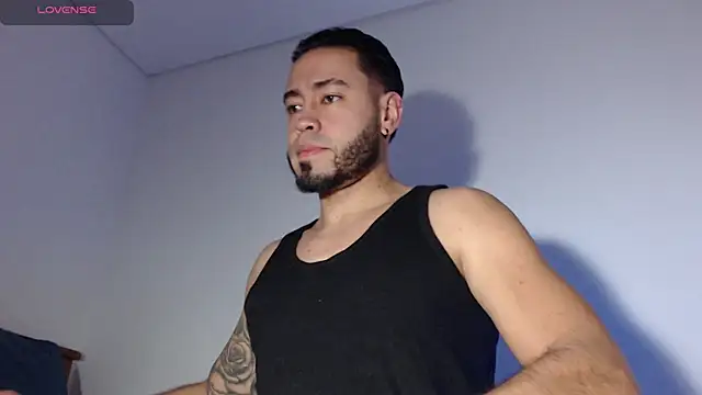 MikeSantoss1 online show from 5, 12, 2025