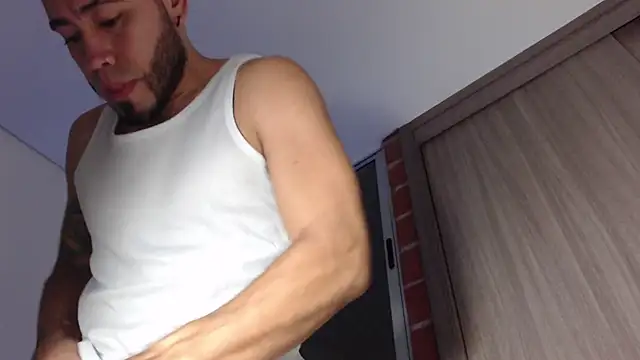 MikeSantoss1 online show from 18, 12, 2025