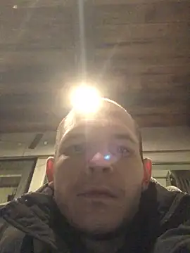 Snapshot of Spielzeugtwink chatting on 4, 12, 2025 Spielzeugtwink online show from 4, 12, 2025