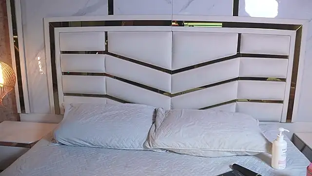 Snapshot of luciana_agudelo chatting on 15, 3, 2026 luciana agudelo online show from 15, 3, 2026