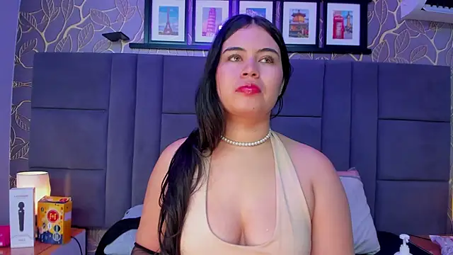 Snapshot of monserrat_cutte chatting on 14, 12, 2025 monserrat cutte online show from 14, 12, 2025