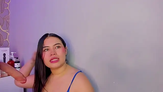 Snapshot of monserrat_cutte chatting on 19, 12, 2025 monserrat cutte online show from 19, 12, 2025