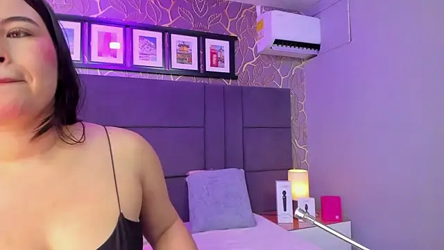 Snapshot of monserrat_cutte chatting on 21, 12, 2025 monserrat cutte online show from 21, 12, 2025