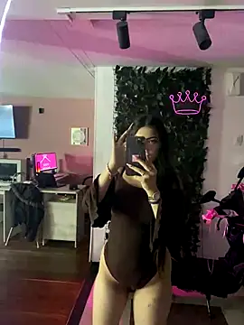 Snapshot of KyliePinkk_ chatting on 13, 12, 2025 KyliePinkk online show from 13, 12, 2025