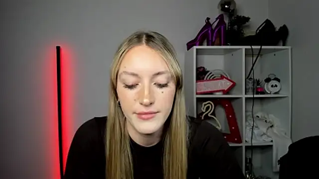 EvelynBlond online show from 29, 4, 2026