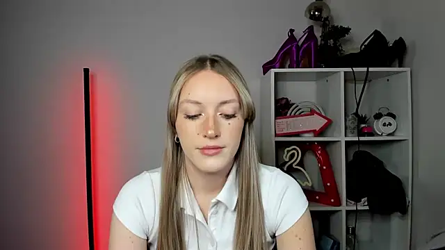 EvelynBlond online show from 8, 5, 2026