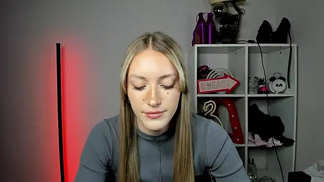EvelynBlond online show from 11, 5, 2026