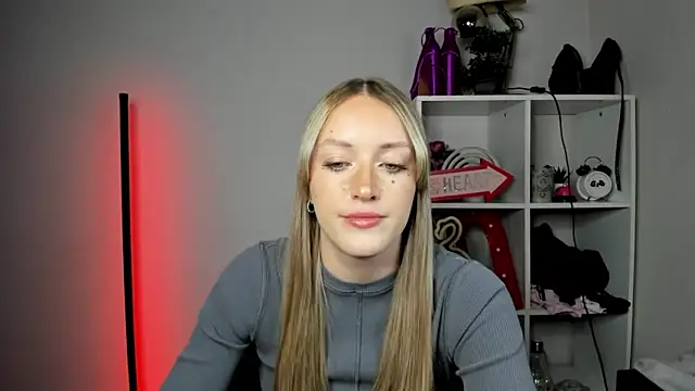 EvelynBlond online show from 11, 5, 2026
