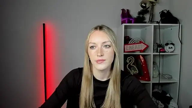 EvelynBlond online show from 12, 6, 2026