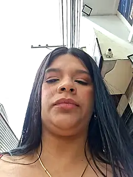 Layla-daring online show from 5, 12, 2025