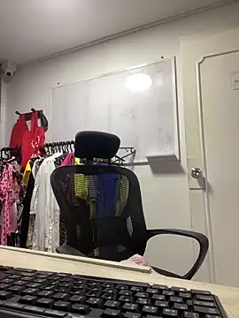 Snapshot of charlie_bass chatting on 19, 12, 2025 charlie bass online show from 19, 12, 2025