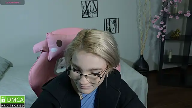 Megan Lora online show from 7, 1, 2026