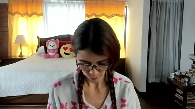 Snapshot of Charlotte-Willson chatting on 6, 3, 2026 Charlotte-Willson online show from 6, 3, 2026