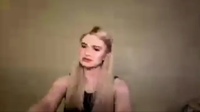 Snapshot of KarissaBoisse chatting on 4, 12, 2025 KarissaBoisse online show from 4, 12, 2025