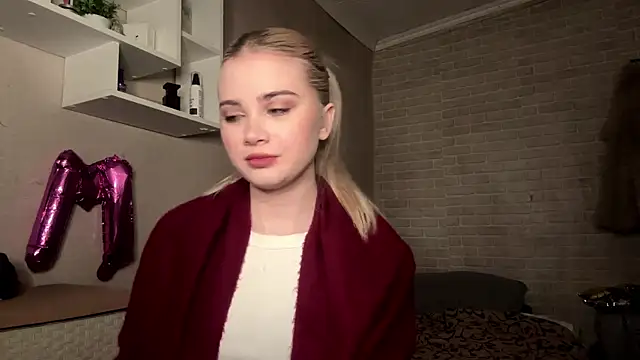 Snapshot of KarissaBoisse chatting on 8, 1, 2026 KarissaBoisse online show from 8, 1, 2026