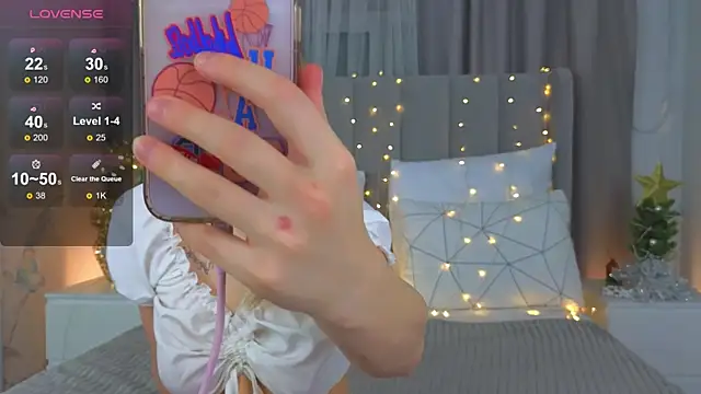 LyraTate online show from 17, 12, 2025