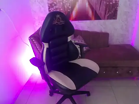 Snapshot of Aylanny_m chatting on 7, 1, 2026 Aylanny m online show from 7, 1, 2026