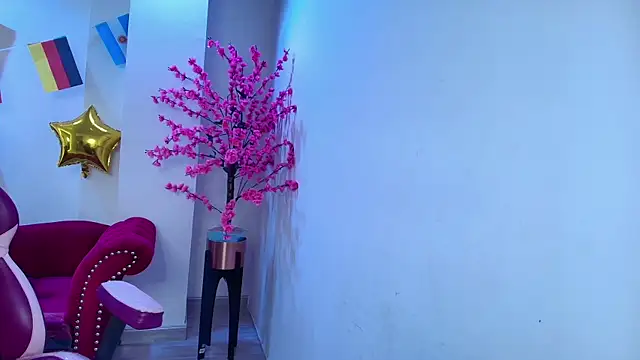 Snapshot of Emily_andrews chatting on 18, 6, 2026 Emily andrews online show from 18, 6, 2026