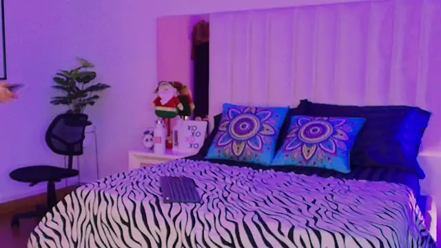 Mara Wolf01 online show from 18, 12, 2025