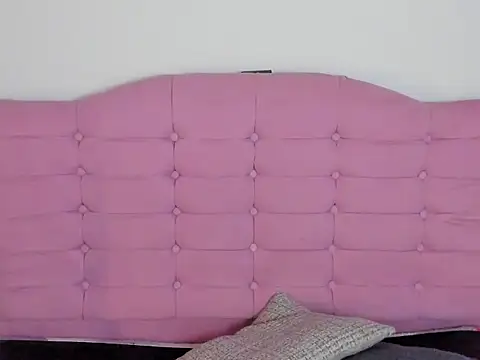 Snapshot of kylie1_ls chatting on 5, 12, 2025 kylie1 ls online show from 5, 12, 2025