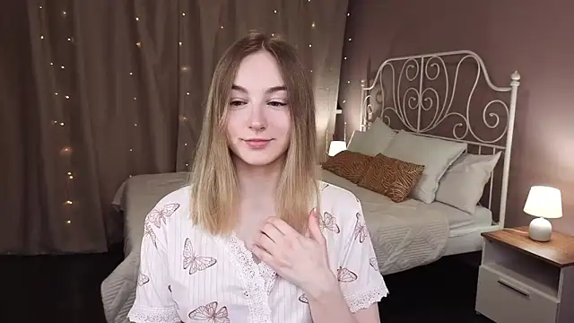 Snapshot of Shy_Polly chatting on 6, 2, 2026 Shy Polly online show from 6, 2, 2026