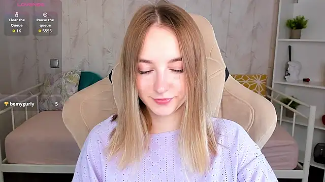 Snapshot of Shy_Polly chatting on 5, 3, 2026 Shy Polly online show from 5, 3, 2026