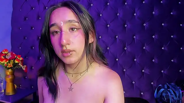 Snapshot of CharlotteStuart chatting on 8, 4, 2026 CharlotteStuart online show from 8, 4, 2026