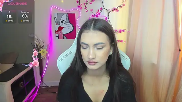 Snapshot of AdeleLuu chatting on 29, 11, 2025 AdeleLuu online show from 29, 11, 2025