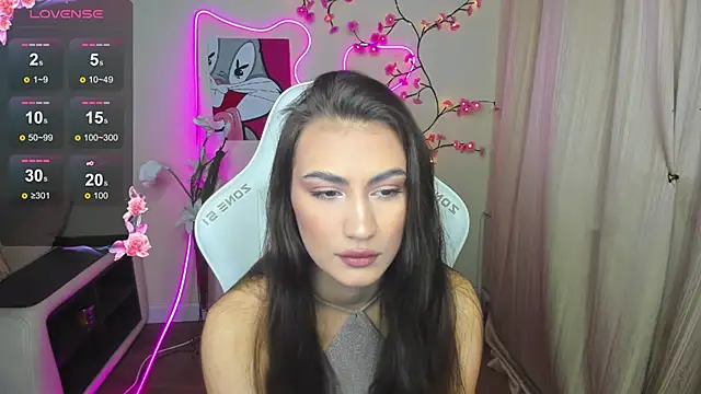 Snapshot of AdeleLuu chatting on 1, 12, 2025 AdeleLuu online show from 1, 12, 2025