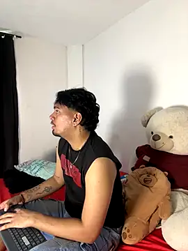 Snapshot of Henry_villa23 chatting on 4, 12, 2025 Henry villa23 online show from 4, 12, 2025