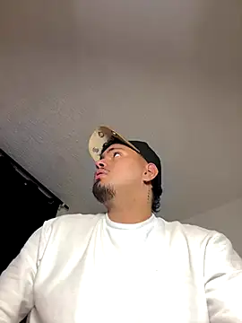 Snapshot of Henry_villa23 chatting on 17, 12, 2025 Henry villa23 online show from 17, 12, 2025